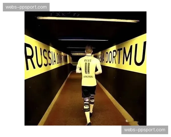 克拉马里奇点射绝杀后跪地庆祝，多特球员掩面离场